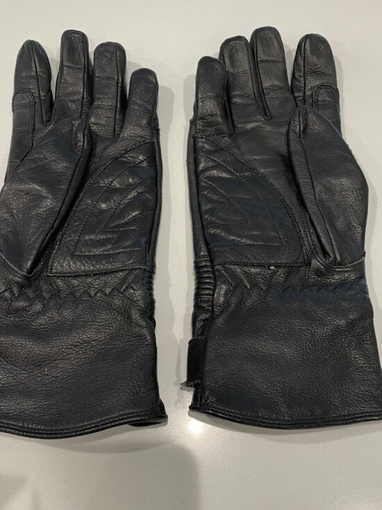 Harley Davidson Black Leather Gloves With Wrist Strap - Retail $125 - Picture 2 of 4